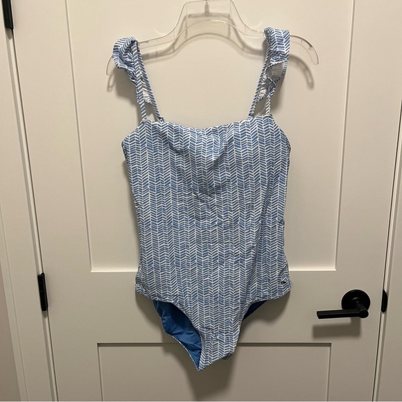 NWT Vineyard Vines XL One Piece Swimsuit Chevron Geo Bayside Blue White $90 - Picture 7 of 8